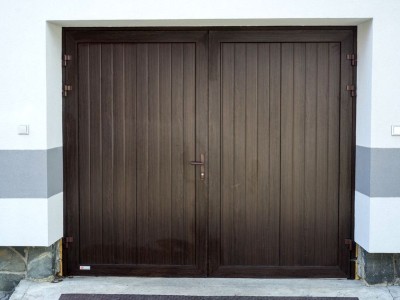 Dvoukřídlá vrata s panely design lamela